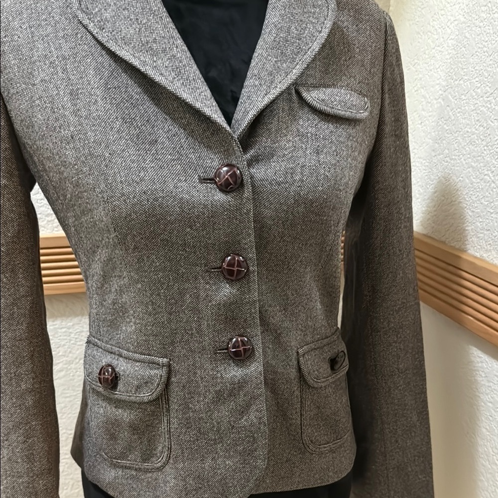 Banana Republic Size 2 Brown button down Blazer!! - Picture 4 of 14